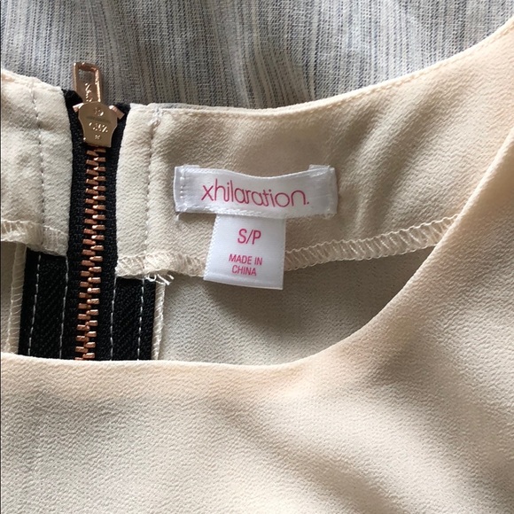 Black and cream top with lace accents - Picture 3 of 3